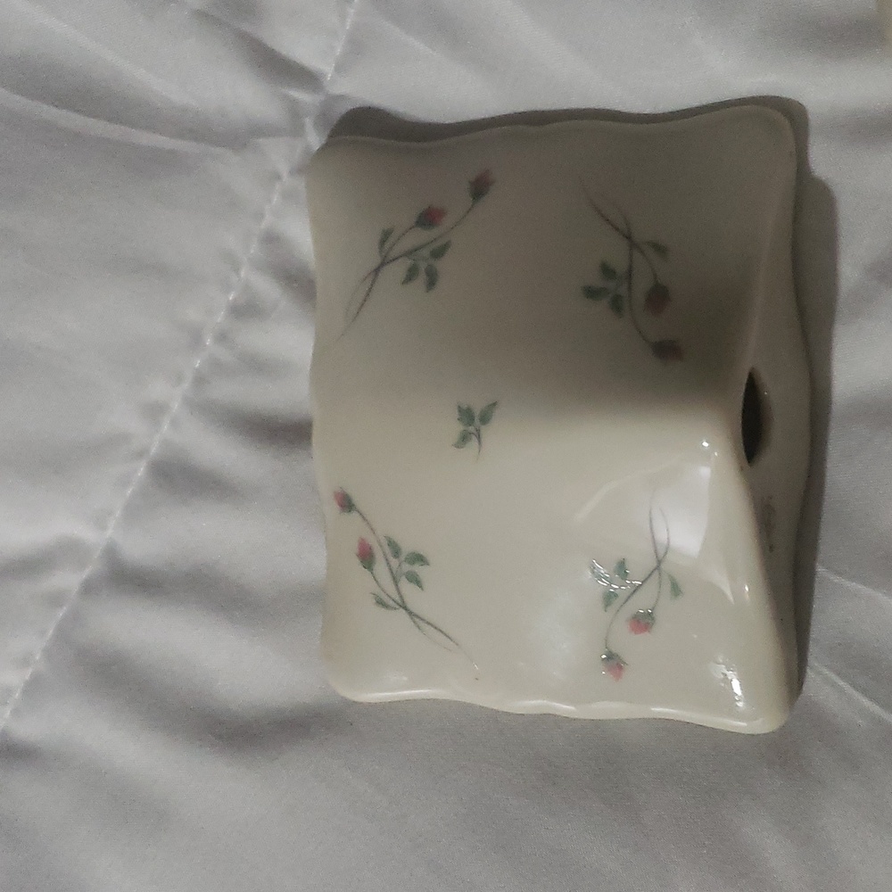 Lenox - Picture 3 of 4